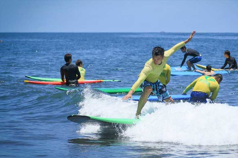 Yilan Waiao Surfing
