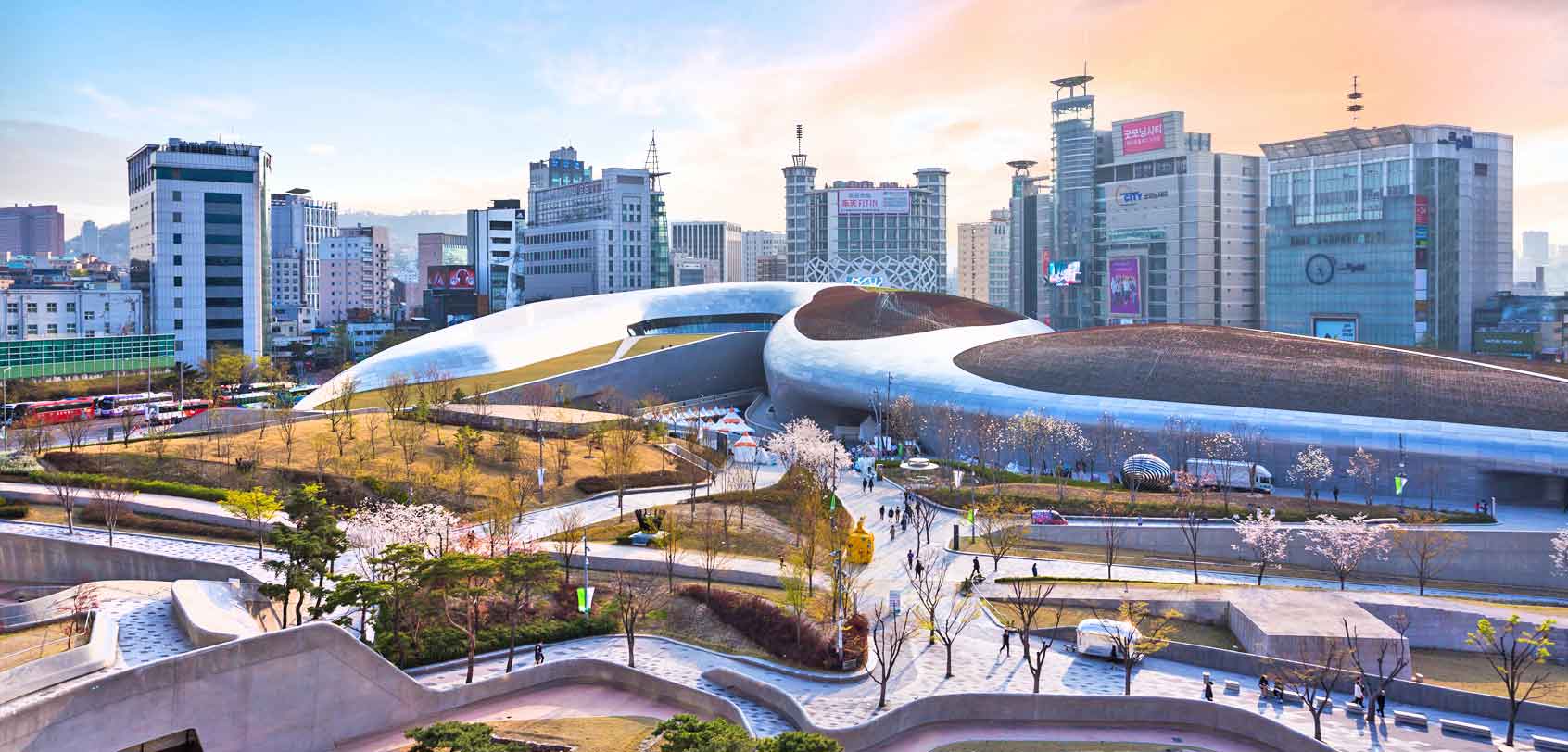 Seoul Itinerary: Dongdaemun Design Plaza