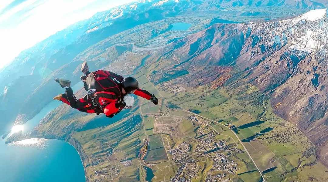 Queenstown Skydiving: 15,000 Feet Up High in New Zealand (Guide & Review)