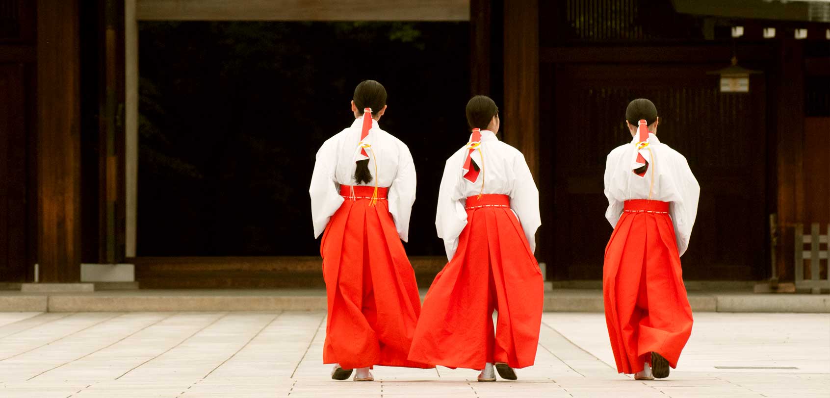 How to Be a Shinto Miko (Shrine Maiden) for a Day in Japan – I am Aileen