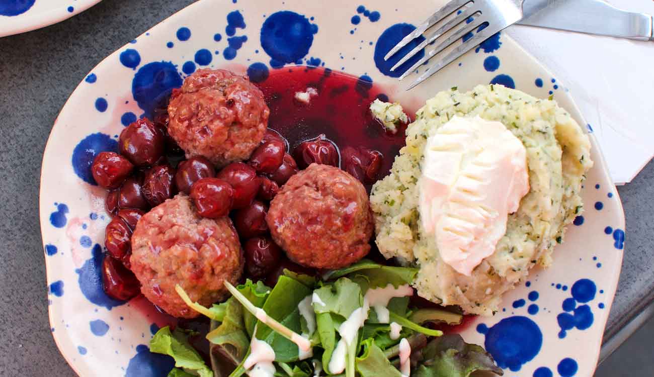 Frikadellen met Krieken (Meatballs with Cherries : Belgian Cuisine)