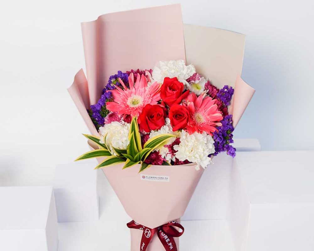 Lizelle Flower Bouquet: Valentines Day Gift Ideas